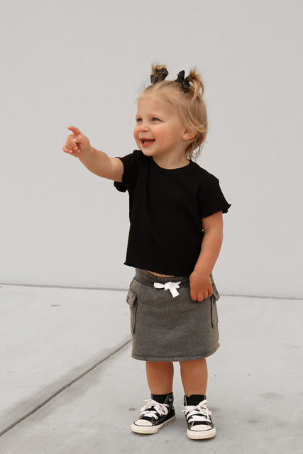 Ribbed Lettuce Trim Tee - Black
