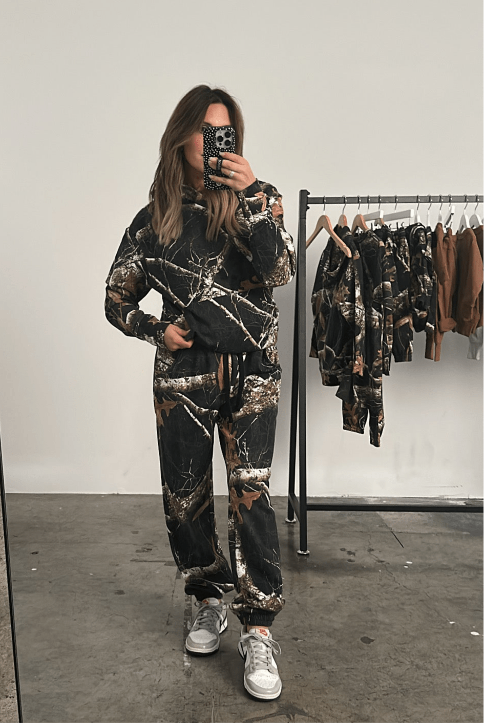 Sweat à capuche, 2 poches ventrales, camouflage et kaki, taille de S à XXL. - Pulls et sweat de Sweat à capuche, 2 poches ventrales, camouflage et kaki, taille de S à XXL. - Pulls et sweat de